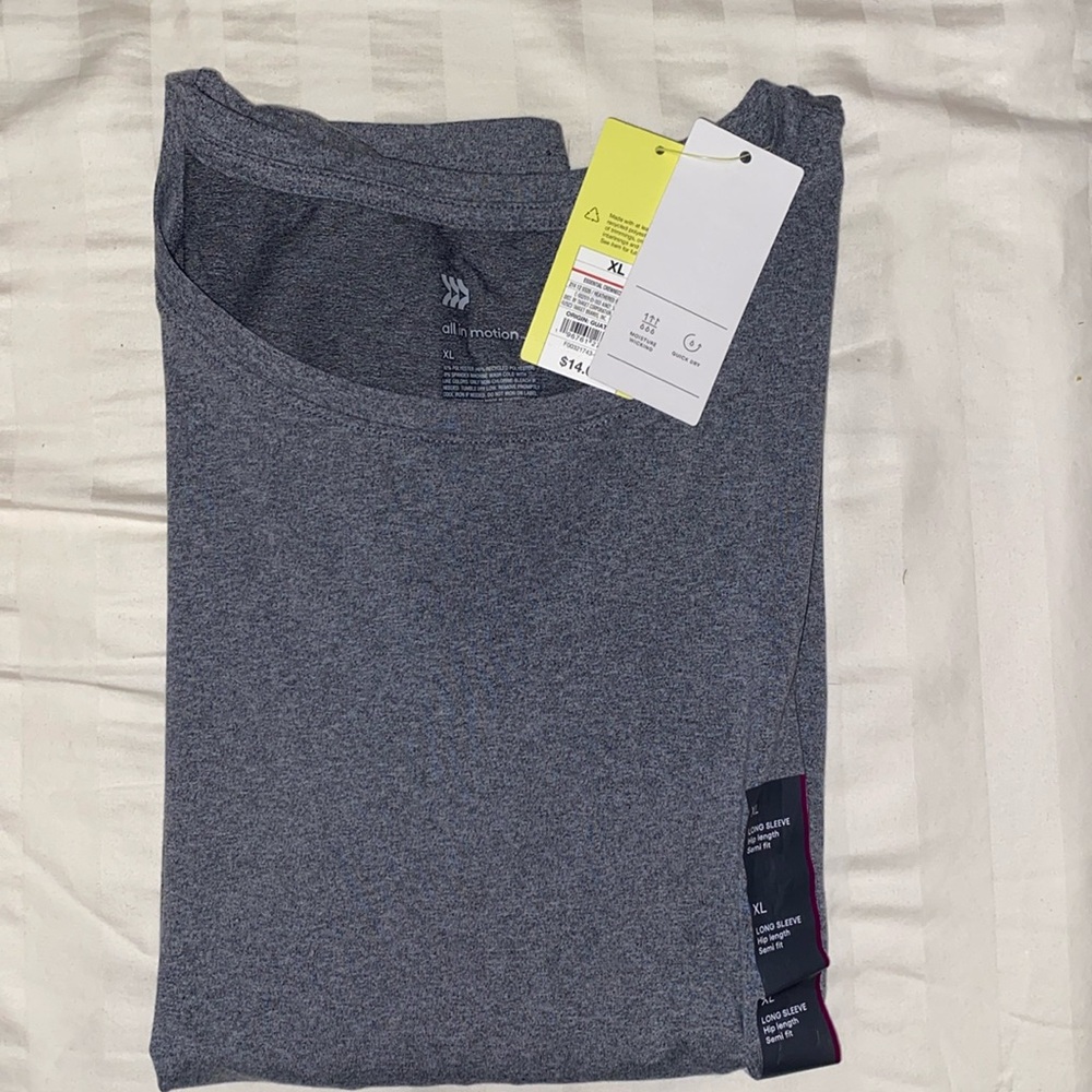 Essential crew neck long sleeve tee
